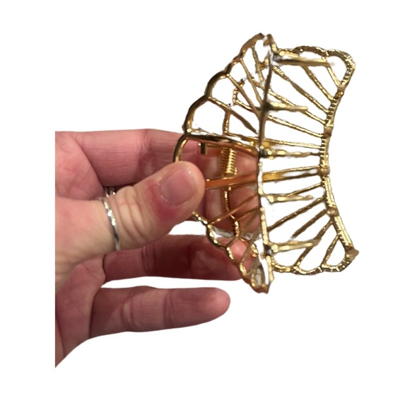 Gold Metal Shell Claw Hair Clip | New - Picture 4 of 5